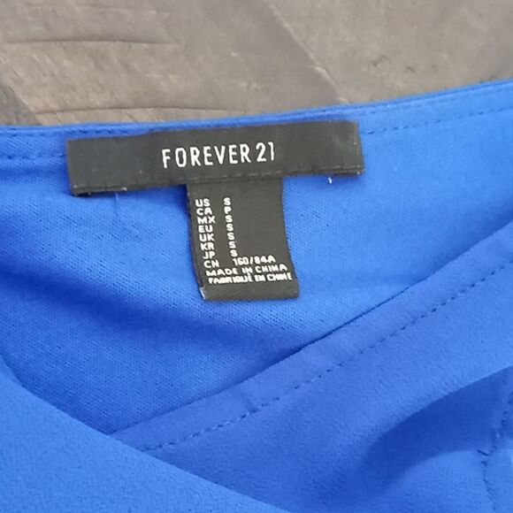 Forever 21 mini flowy dress size small in Blue - Picture 2 of 3